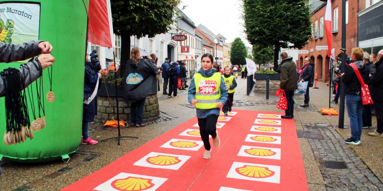 Vi skal bruge: 422 meter løb, børn og Rasmus Klump