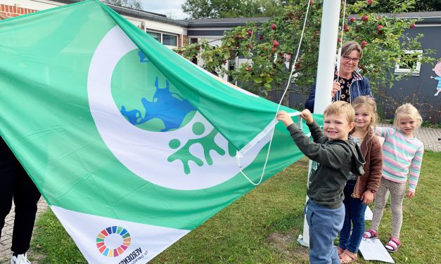 Børnehuset Viborgvej fik bæredygtigt flag