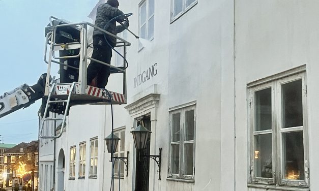 Kendt facade i Randers får varmt vand