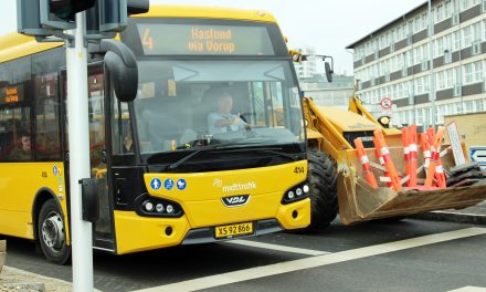 Nu kan du også betale med en 200-kroneseddel i bussen