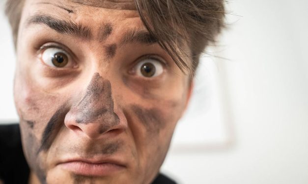 Gigant-brøler: Solgte billetter til fest med kendt Youtuber fra Randers – der ikke var hyret