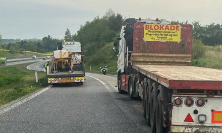 Flere veje lammet af lastbil-blokade