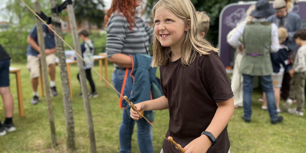 Vikingerne er på tur, når museet rykker ud: »Er ’mor’ med O som i Ole eller Oskar?«