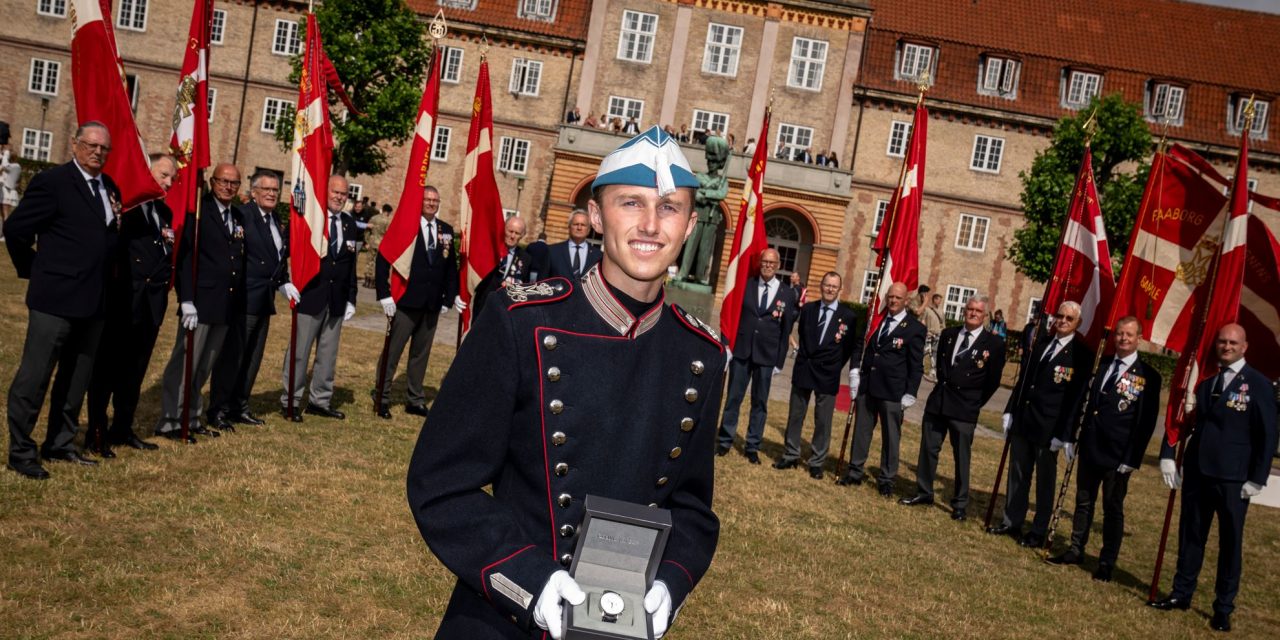 Lokal garder hædret af dronningen som den bedste soldat og kammerat