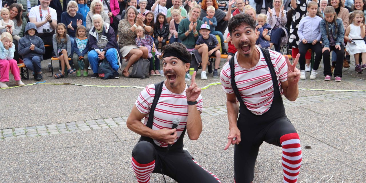 Teater og pauseklovne holdt balancen i Randers