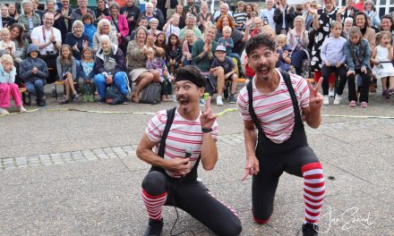 Teater og pauseklovne holdt balancen i Randers