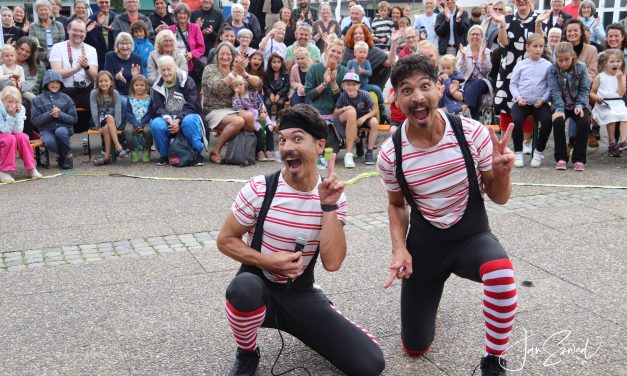 Teater og pauseklovne holdt balancen i Randers