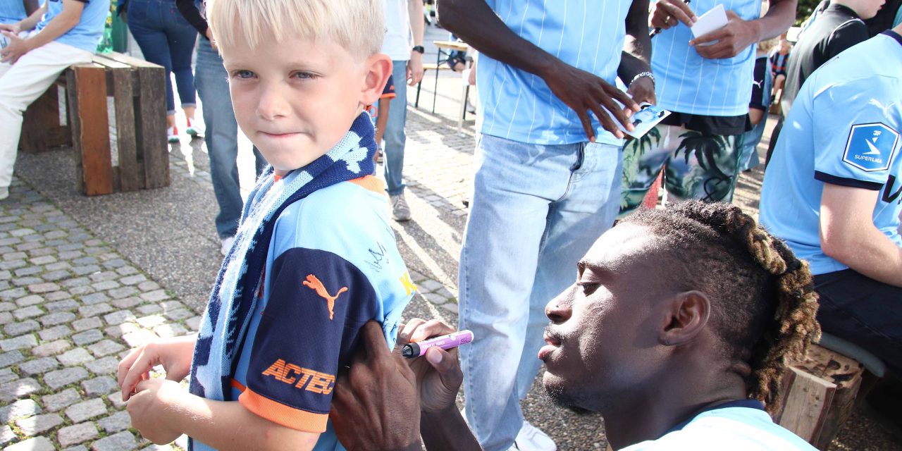 Randers FC’s spillere hilste på fans midt i Randers