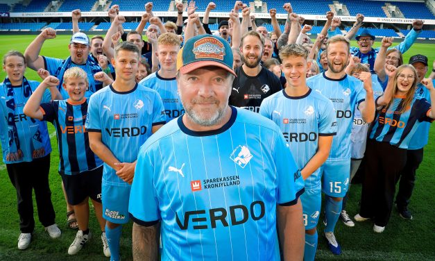 Hør omkvædet: Superfan forærer Randers FC en sang