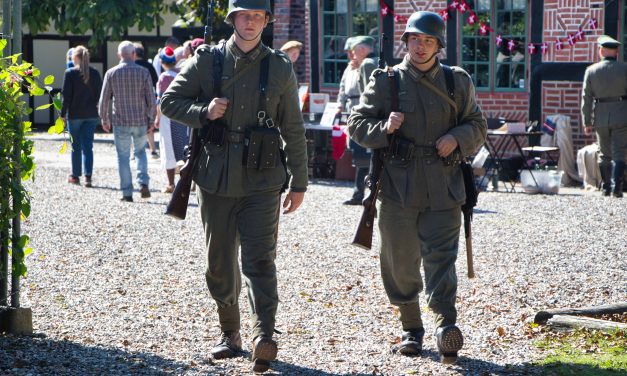 Mænd i tyske og allierede uniformer viste sig til mærkedag i Hvidsten