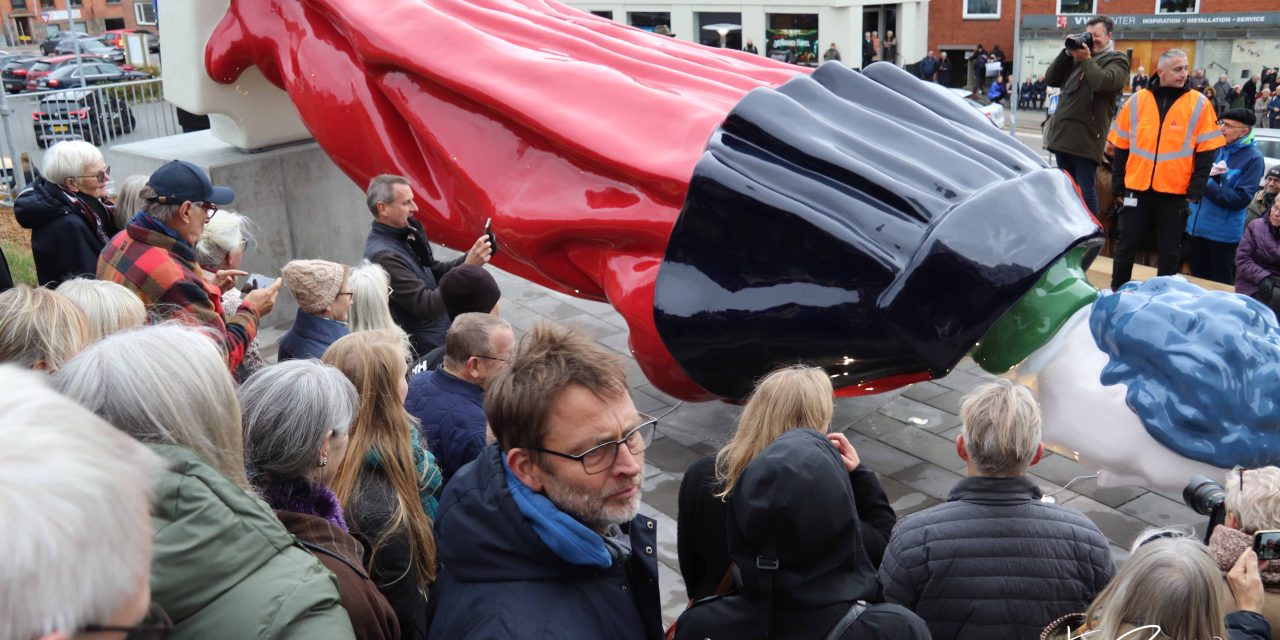 Væltet skulptur blev indviet: Nu er Thors trappe åben