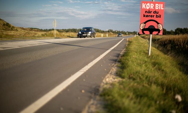 Røde plakater skal redde liv