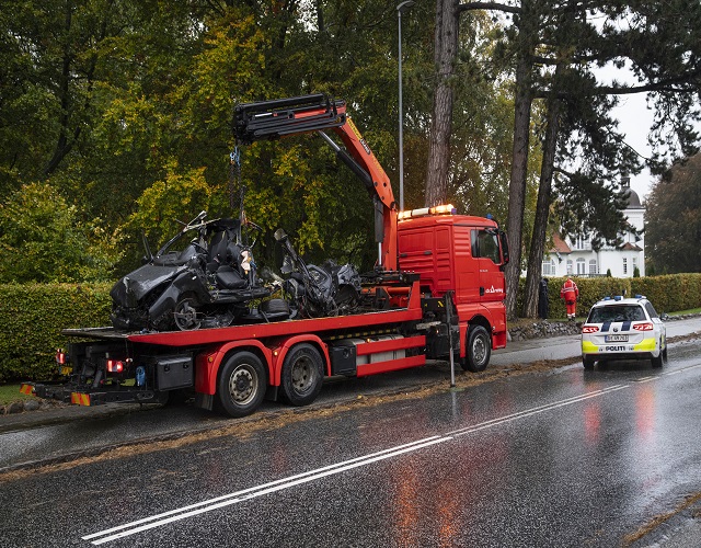 To unge dræbt mod træ: “Der er kørt virkeligt stærkt”