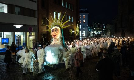 Fælles luciaoptog gennem Randers