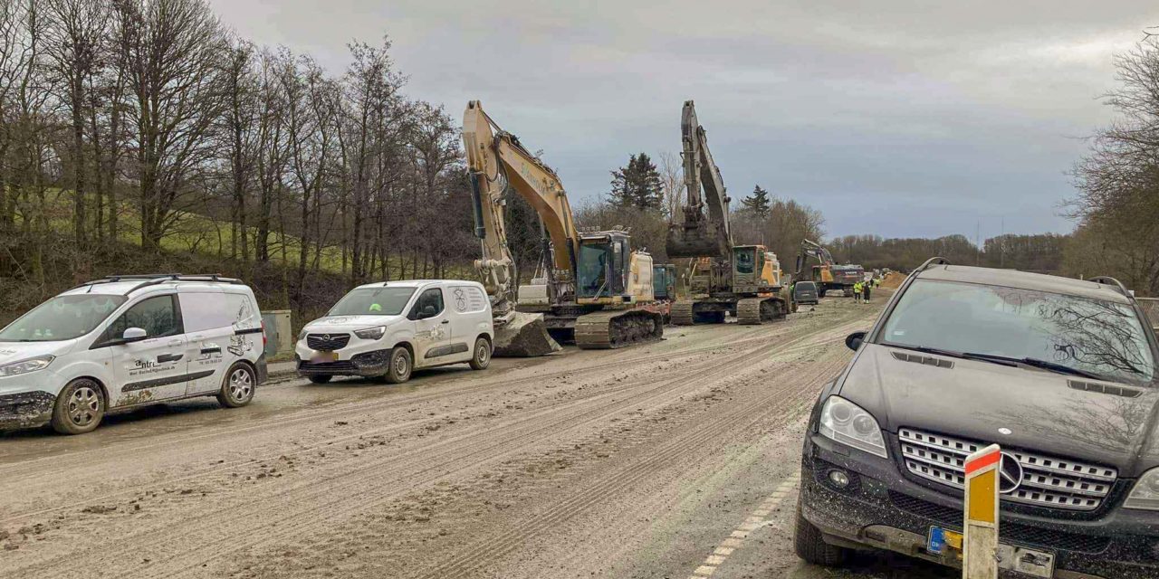 Firma skred fra jordskred – nu lukkes landevej i månedsvis