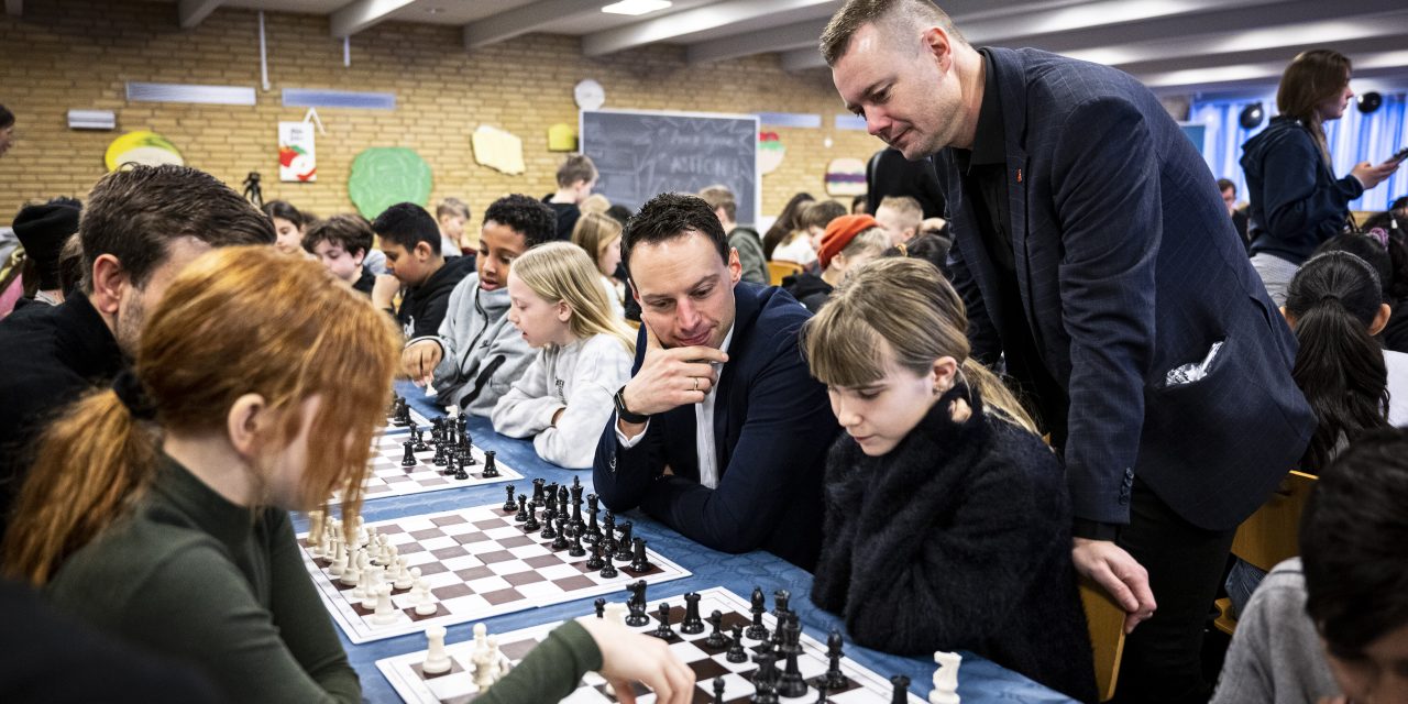 Kan elever fra Randers vinde i verdens største strategispil?