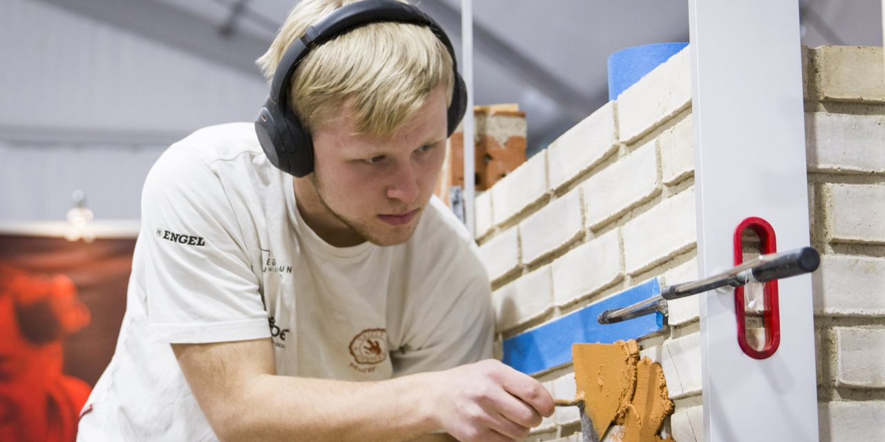 Han er Danmarks dygtigste unge murer, men vil måske hellere være landmand