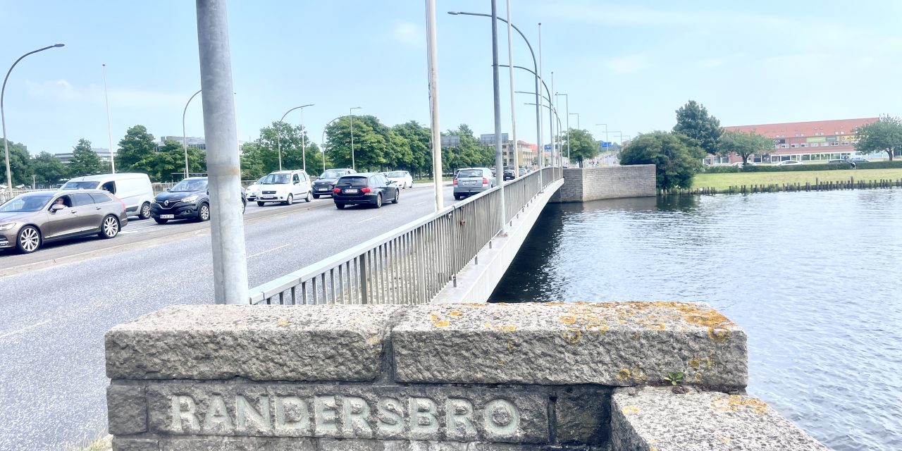 Den mest befærdede bro i Randers: Hedder den Randersbro eller Randers Bro?