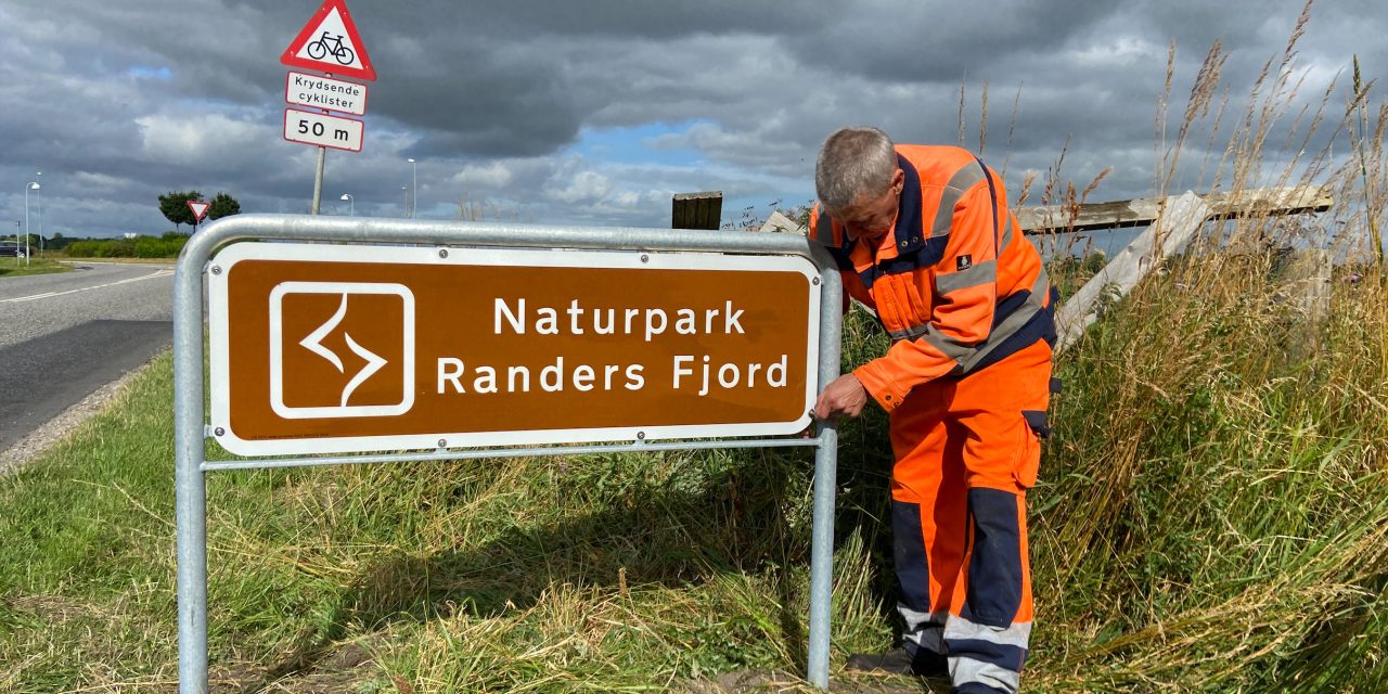 Nye skilte viser vejen til Naturpark Randers Fjord