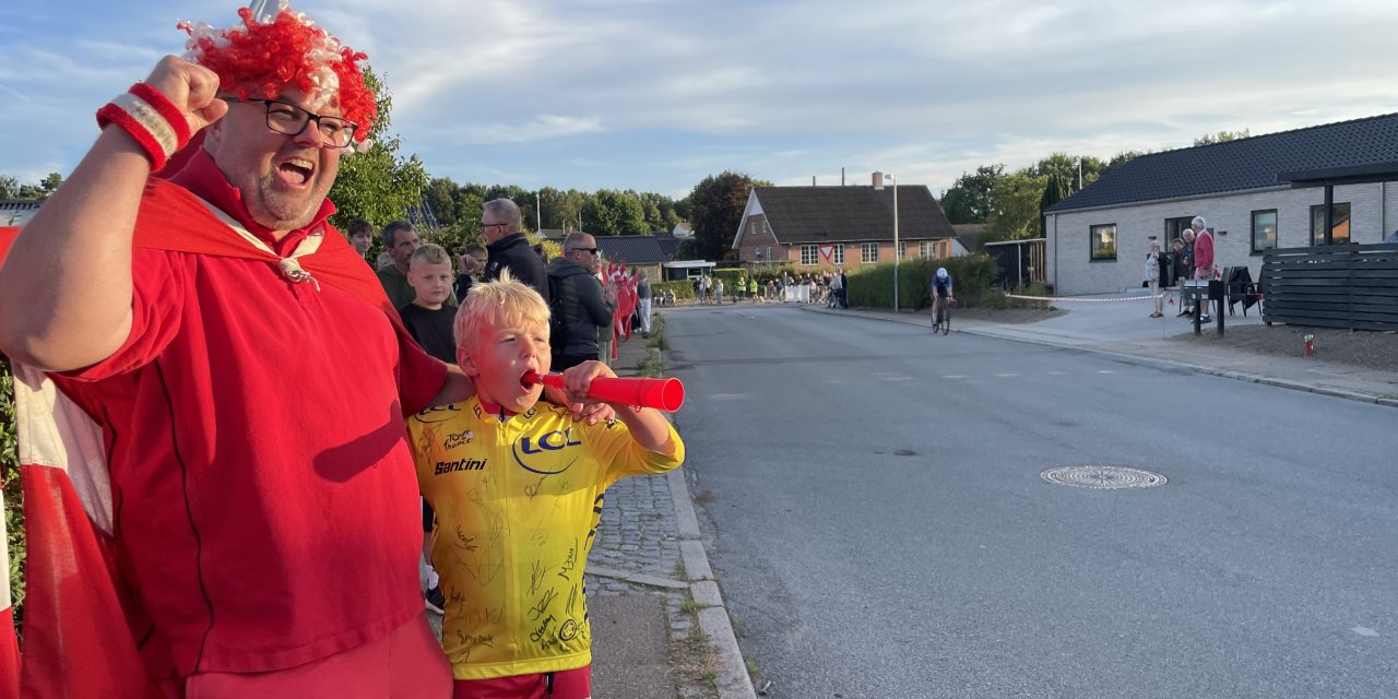 “Tourstjernen” Asger og cykeltossen havde en fest til gadeløb