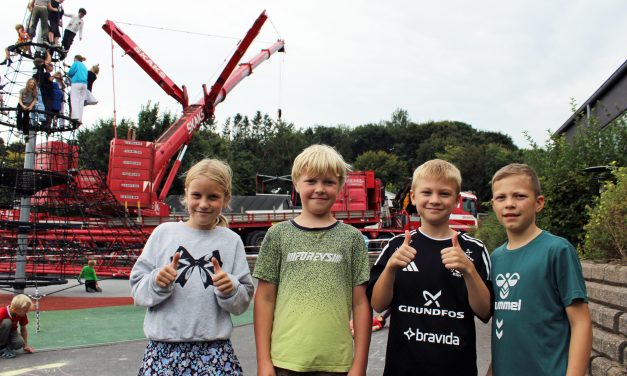 VIDEO: Friskole fik vuggestue leveret med kran